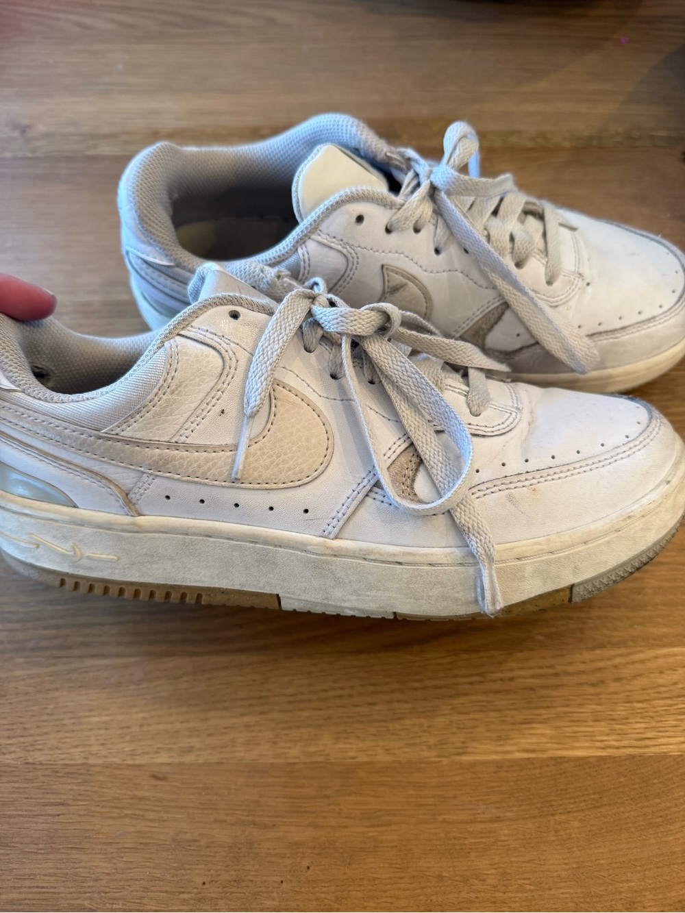 Nike  White Low-Top Lace-Up Sneakers